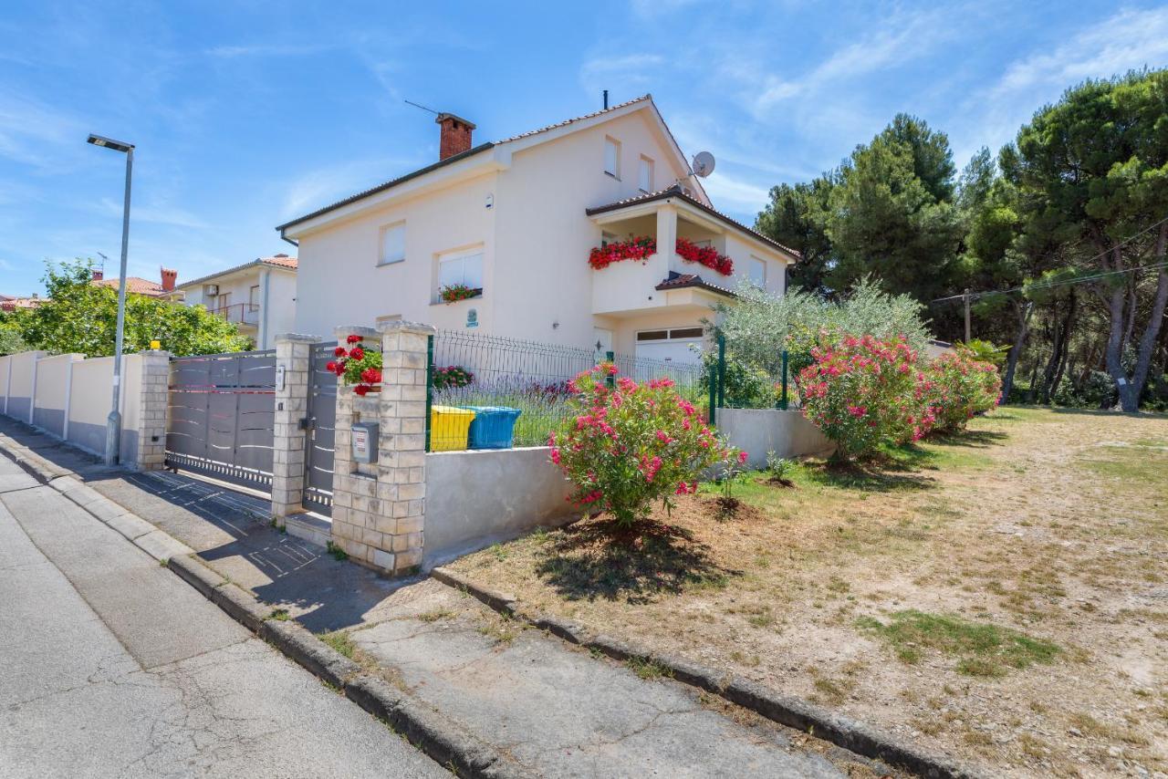 Apartments Hortensia Pula Exterior photo